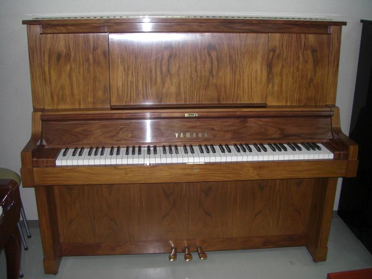 YAMAHAピアノW101