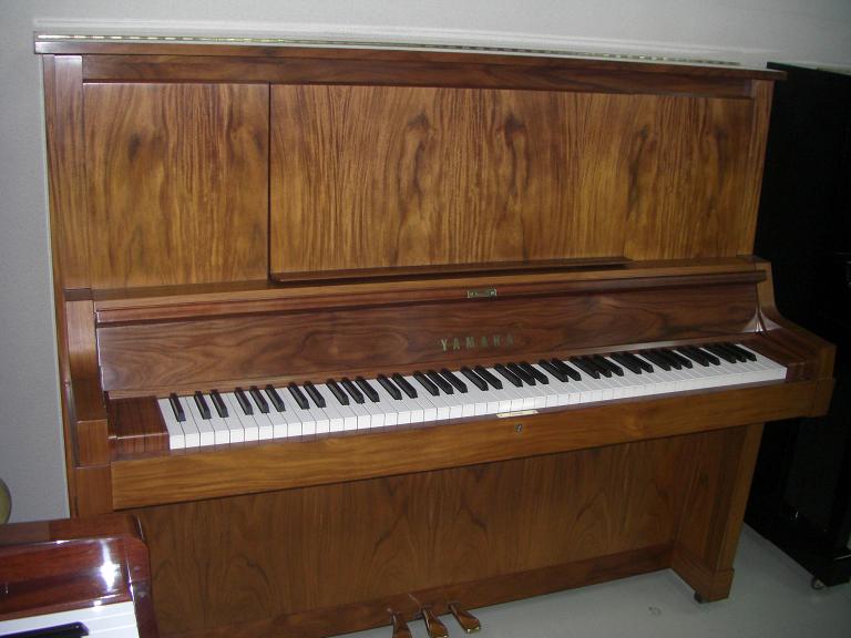 YAMAHAピアノW101