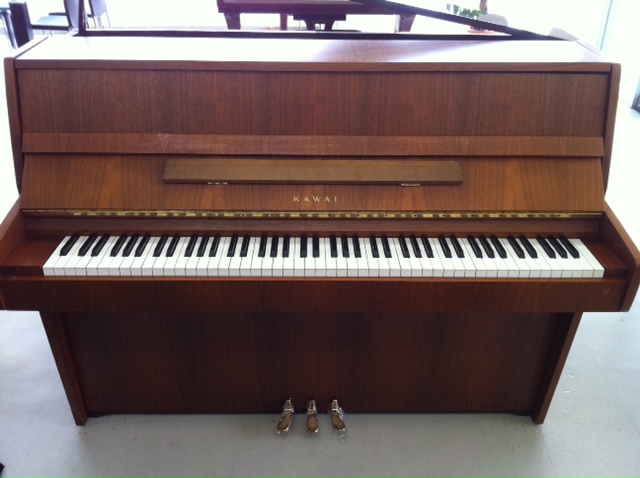 ＫＡＷＡＩピアノＣＥ７